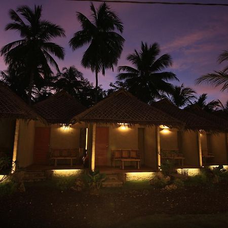 Bale Karang Cottages バツカラス エクステリア 写真